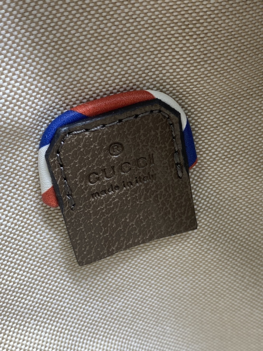 หนังแท้ GUCCI UFO Belt Bag / GG Belt Bag / GG Supreme Belt Bag ไอเท็มที่หนุ่มๆเรียกร้อง กระเป๋าคาดอก/คาดเอว สายสะพายปรับได้ สายสปอร์ต สายแคมป์ปิ้ง หรือจะสายไหน ใบนี้ตอบโจทย์ทุกลุค ง่ายๆเท่ๆ สุดคุ้ม!! ภาพสินค้าถ่ายจากงานขายจริง ใช้งานต่างประเทศได้ค่ะ