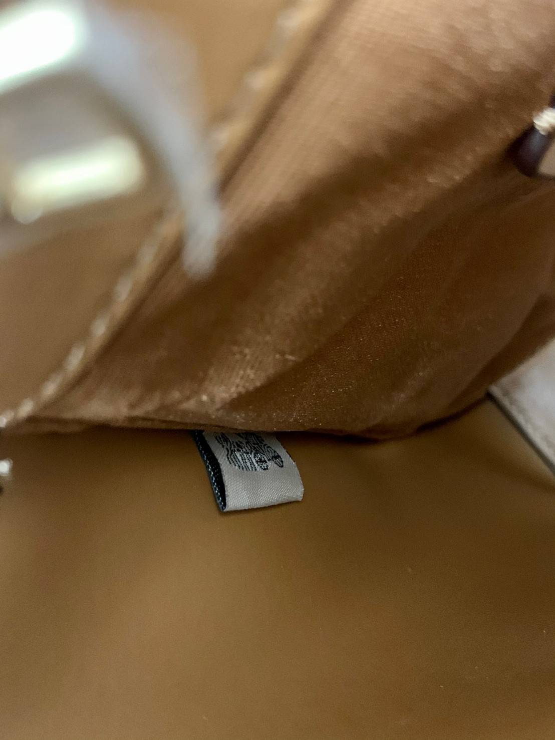 รุ่นฮิต รุ่นขายดี รุ่นที่สาวๆต้องมีค่ะ!! COACH SMALL TOWN BUCKET WITH DANDELION PRINT ((2310)) พร้อมส่งที่ไทยอีกครั้ง ห้ามพลาดค๊าาา😘 กระเป๋าทรงถัง หนังแท้ลายหนังสวยนิ่มอย่างดีค่ะ!