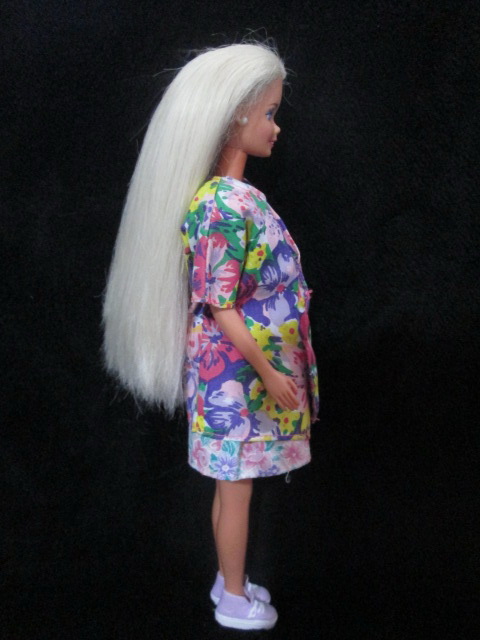 Barbie_Parisian Barbie walking in the Garden ตุ๊กตาบาร์บี้แท้มือสองสภาพดี