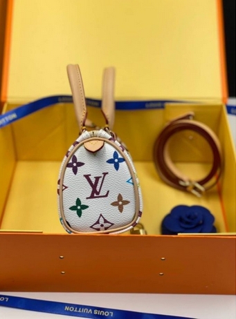 VIP 】LOUIS VUITTON Monogram Multicolor Mini Speedy พร้อมส่งความน่ารักค่ะ! กระเป๋าทรงหมอนไซด์มินิ หนังแกะแท้นิ่มสวยงามค่ะ เปิดปิดกระเป๋าแบบซิป ภายในสามารถใส่มือถือได้ กระเป๋าเงินใบกลางได้ พาสปอร์ตได้ค่ะ