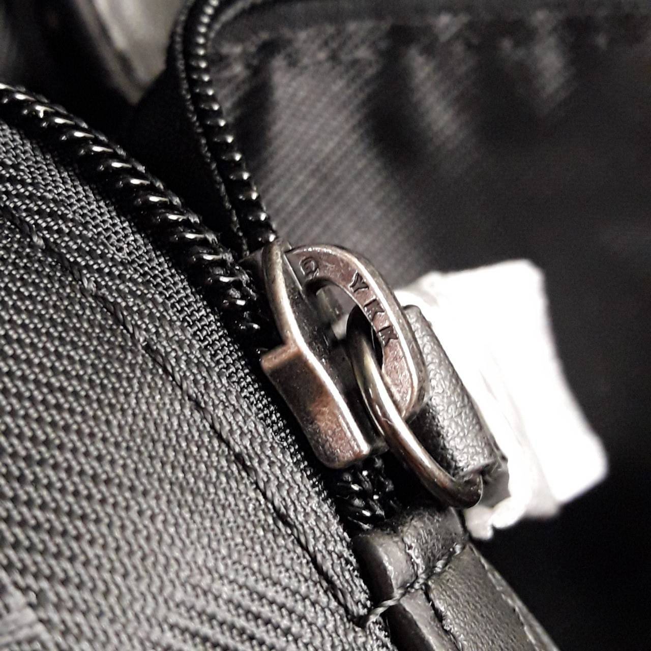 COACH METROPOLITAN PORTFOLIO IN SIGNATURE CANVAS (COACH 39775)🍁 เอาใจสาย smart กับรุ่นยอดฮิต ใช้งานได้ลงตัวสุดๆ ถือว่าเป็นอีกรุ่นที่ถามกันเข้ามาเยอะมากๆ และใช้งานได้ครบฟังก์ชั่นจริงๆ >>วัสดุแคนวาส สลับหนังแท้ หนังคุณภาพมากๆ มีสายสะพายยาว ถอด