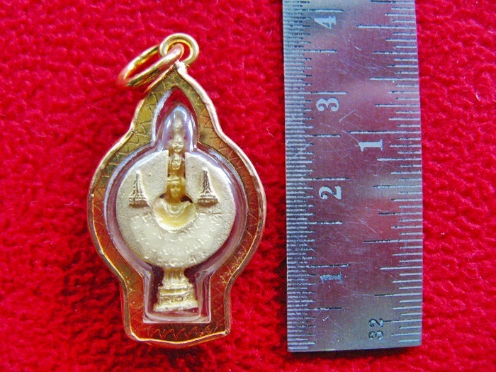 สินค้าหมดค่ะ องค์เจ้าแม่กวนอิมพันมือทรงสูงองค์เล็กเนื้อทองพ่นทรายเลี่ยมทองไมครอนค่ะ