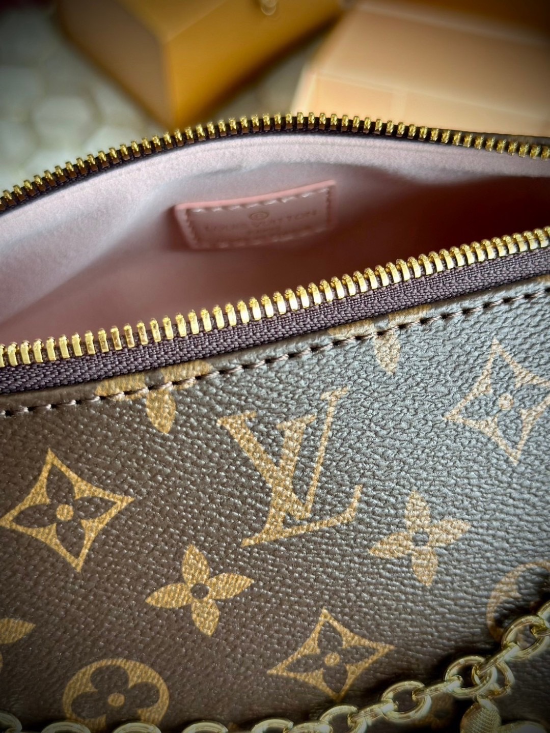 พร้อมส่ง 3 สี LV Bloom Pouch Monogram Flower coated canvas / Rose Jasmine / Banana / Denim กระเป๋าสะพายรุ่นใหม่ โดดเด่นด้วยรูปทรงทันสมัย Monogram Flower