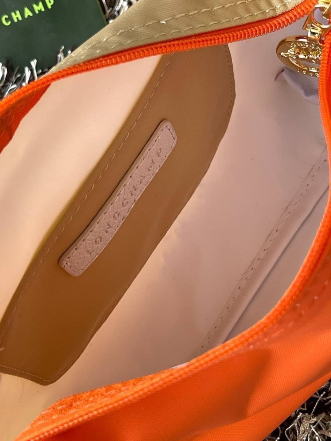 LONGCHAMP LE PLIAGE RE-PLAY Shoulder bag แฟน ๆ ของกระเป๋าไนลอนพกพาอันเป็นเอกลักษณ์ของแบรนด์ ตอนนี้มีคอลเลกชั่นใหม่ล่าสุดให้เลือกสรร