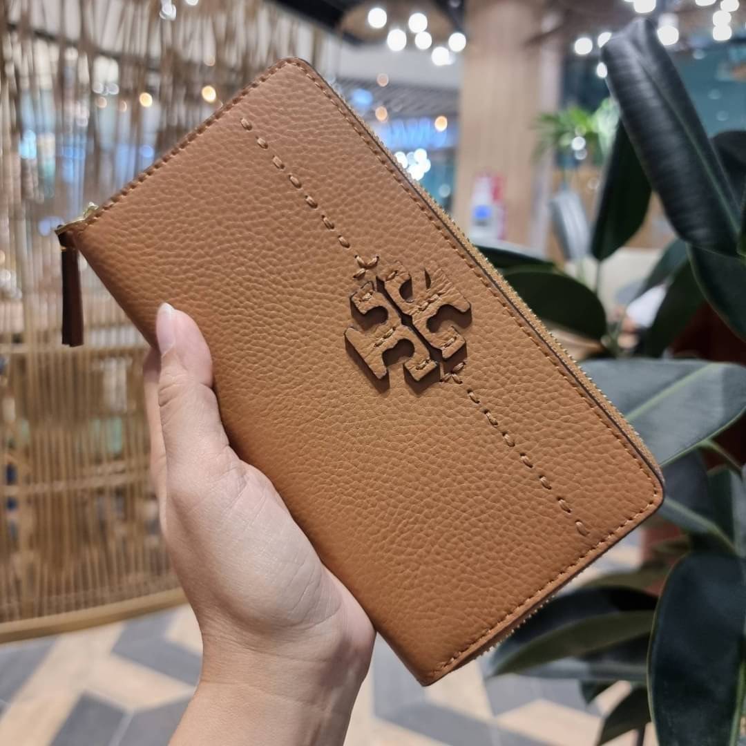 TORY BURCH MCGRAW ZIP CONTINENTAL WALLET กระเป๋าสตางค์ใบยาวรุ่นหายาก จัดเต็มสีสวยพร้อมส่ง ขนาดกำลังพอเหมาะ วัสดุหนังวัวสัมผัสดีมาก