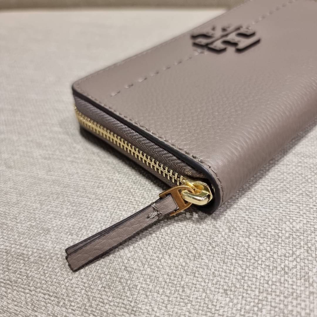 TORY BURCH MCGRAW ZIP CONTINENTAL WALLET กระเป๋าสตางค์ใบยาวรุ่นหายาก จัดเต็มสีสวยพร้อมส่ง ขนาดกำลังพอเหมาะ วัสดุหนังวัวสัมผัสดีมาก