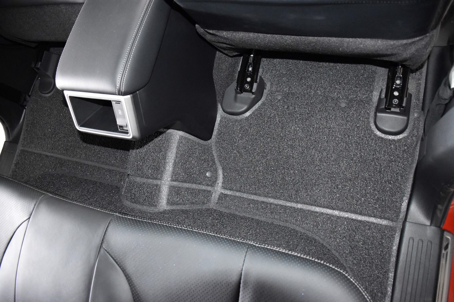 พรมไวนิลดักฝุ่นรีดขอบ MITSUBISHI TRITON 4ประตู 2014-2023 พรมดักฝุ่นในรถยนต์ เข้ารูป เต็มคัน