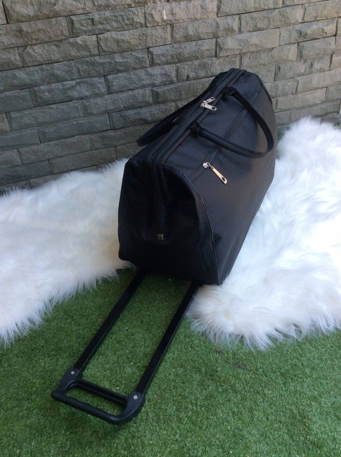 กระเป๋าเดินทางล้อลาก **3cebag เข้าแล้วจ้ารุ่นนี้สั่งทำพิเศษ เอาใจลูกค้า ต้องไปท่องเที่ยวบ่อย คันชักสั่งตรงจาฮ่องกง งานเป๊ะ หัวซิปนำกุญแจมาล็อคได้ ตัดเย็บโดยช่างคุณภาพ ซิปรูดลื่นมากๆ น้ำหนักเบา เหมาะกับไปเที่ยวหลายๆวัน นำติดตัวขึ้นเครื่องได้ วัสดุไนลอน ผสม