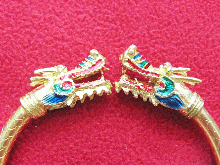 กำไลข้อมือหัวมังกรเนื้อทองเหลืองลงยาค่ะ