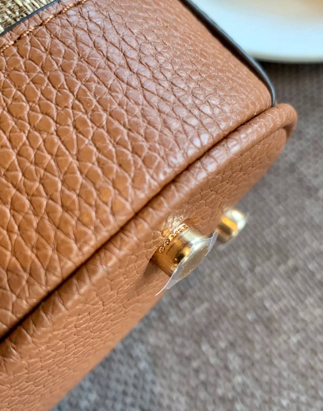 น้องใหม่ล่าสุด สวยเกินต้านเลยค่าา! COACH DEMPSEY DRAWSTRING BUCKET 15 IN SIGNATURE JACQUARD WITH STRIPE 2021 พร้อมส่งที่ไทย ออกใหม่ล่าสุด ห้ามพลาดค่า! กระเป๋าทรงขนมจีบ วัสดุJacquard+หนังแท้ ตัเแทบสีตรงกลาง เพิ่มสีสันเข้ามาได้ลงตัวสวยงามมากๆค่ะ