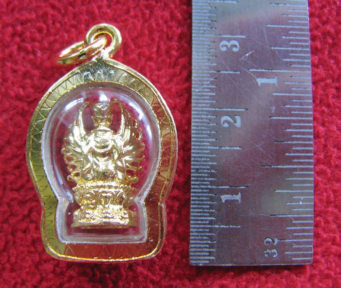 จี้เจ้าแม่กวนอิมพันมือองค์เล็กเนื้อทองเลี่ยมกรอบใหญ่ทองไมครอนพร้อมใบคาถาค่ะ