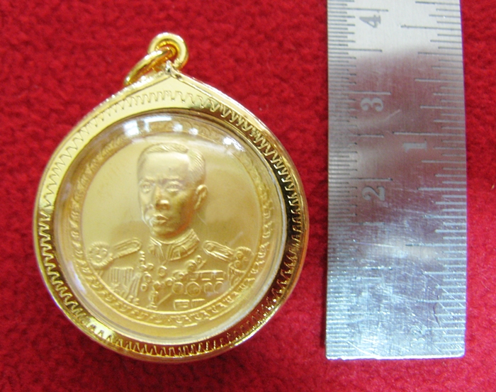 สินค้าหมดค่ะ ล็อกเก็ตเหรียญเสด็จพ่อร.5หลังกรมหลวงชุมพรพิมพ์เล็กเนื้อทองเลี่ยมกรอบใหญ่ทองไมครอนพร้อมใบคาถาค่ะ