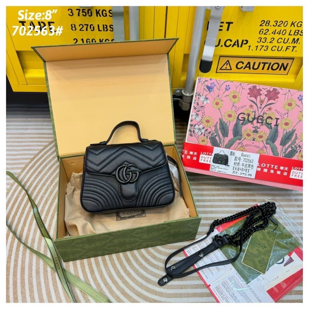 GUCCI GG Marmont mini top handle bag กระเป๋าสะพายข้างรุ่นคลาสสิค ดีไซน์ใหม่พร้อมหูจับในตัว ใช้งานง่าย สายสะพายยาวถอดได้ ถือออกงานก็ปัง