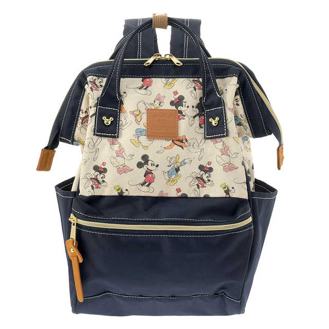 Anello x Walt Disney Mickey & Friends Limited Edition Japan Backpack เป็นการร่วมงานของ anello และวอล์ทดิสนีย์ ที่มาวาดลวดลายลงบนกระเป๋าเป็นตัวละครดิสนีย์ที่มีสีสันน่ารักสดใส วัสดุ canvas คงแบบฉบับที่ปากกระเป๋ามีโครง อีกหนึ่งคอลเลคชั่นที่ควรต้องมีไว้ครอบคร