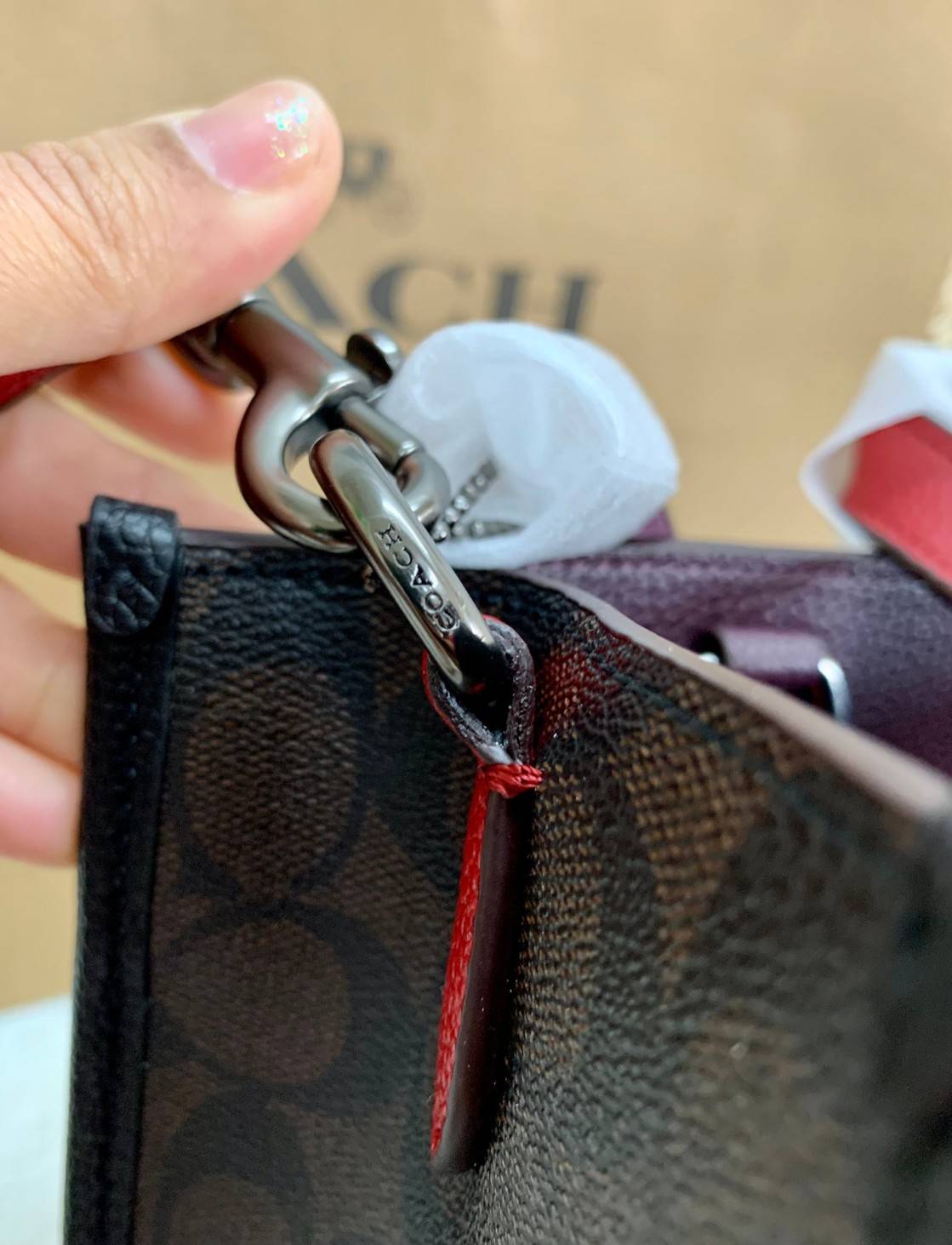 พร้อมส่ง 4ลาย 🌈ไม่มีในช๊อปไทยจร้าา😘 COACH DEMPSEY CARRYALL IN SIGNATURE JACQUARD WITH STRIPE AND COACH PATCH (C2826,C1527,C4113) พร้อมส่งความสวย! คุณภาพจัดเต็มค่ะ กระเป๋าทรงTote วัสดุ Jackquard+หนังแท้ ได้ลงตัวสวยงาม ด้านหน้ามีโลโก้แบรนด์ว