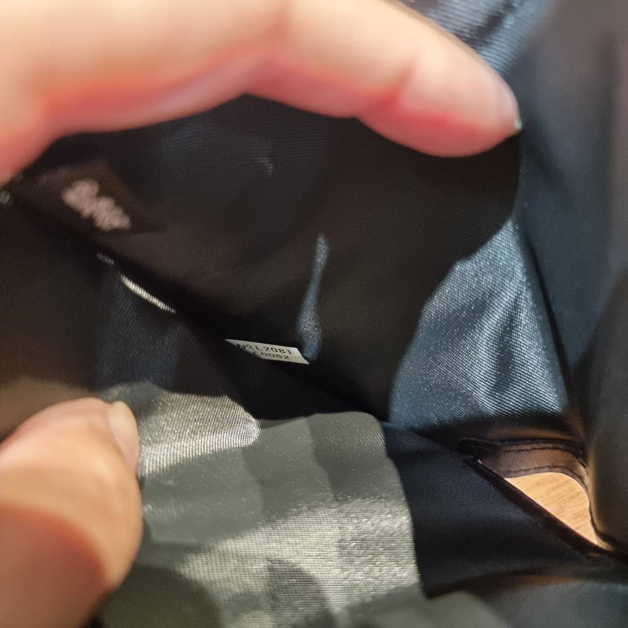 COACH C0082 MEDIUM CORNER ZIP WALLET IN SIGNATURE CANVAS ดีไซน์ใหม่ล่าสุด!! กระเป๋าสตางค์ใบกลาง 👛 ขนาดกำลังเหมาะมือ วัสดุหนังแคนวาสเคลือบลาย ดูแลรักษาง่าย มีช่องใส่บัตรและธนบัตรครบ และช่องซิปแยกไว้ใส่เหรียญ ครบเซ็ทแบบนี้เหมาะส่งต่อเป็นของขวัญที่สุ