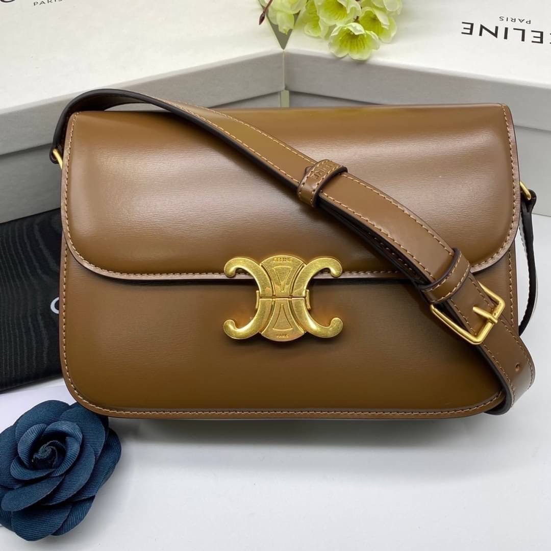MEDIUM 22cm : CELINE CLASSIQUE TRIOMPHE BAG IN SHINY CALFSKIN / Celine Triomphe Bag / Celine Bag พร้อมส่ง 10 สี เกรดออริ 1:1 กระเป๋าแบรนด์หรูที่ควรมีแห่งปี