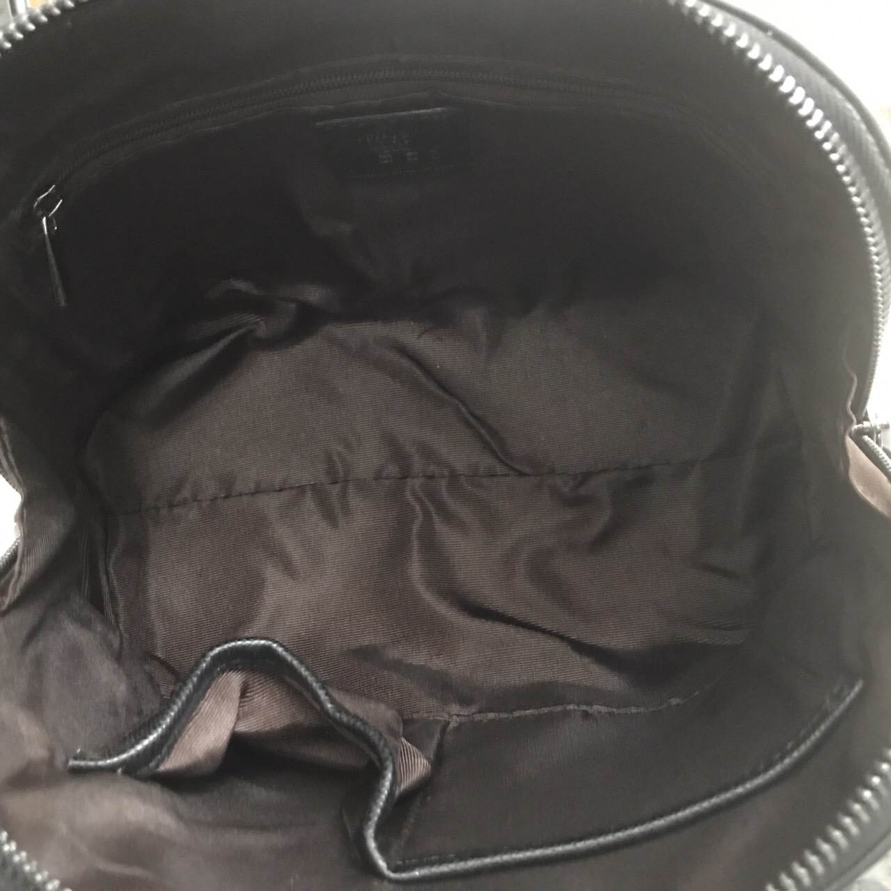 ซูมๆ ใกล้ๆ กันเลย กับ New collection KEEP ' Taylor ' ทำ size ใหม่ (9.5") อยากแนะนำมาก อยู่ระหว่าง มินิ กะ คลาสสิค ขนาด ดี๊-ดี ไม่เล็กไม่ใหญ่ไป แถม!! ดีไซน์รุ่นนี้ เป็นอะไหล่ดำ แต่งกะ look casual style ได้แมตช์ม๊ากกกก มี 3 สี Earth tone ให้เ