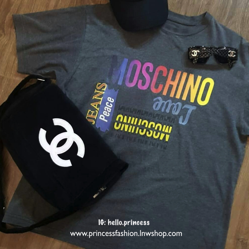 พร้อมส่งรุ่นขายดี! ฮิตที่สุด! Chanel Beaute Crossbody Bag กระเป๋าถือหรือสะพายพรีเมี่ยมของเเท้จาก Chanel Cosmetic Counter VIP Gift รุ่นแนะนำวัสดุขนวูฟหนานุ่มตัดโลโก้แบรนด์หนังแก้วสวยโดดเด่น น้ำหนักเบา เปิดปิดด้วยฝาปิดกระดุมแม่เหล็ก ใบใหญ่กำลังดีใส่ ipad กร