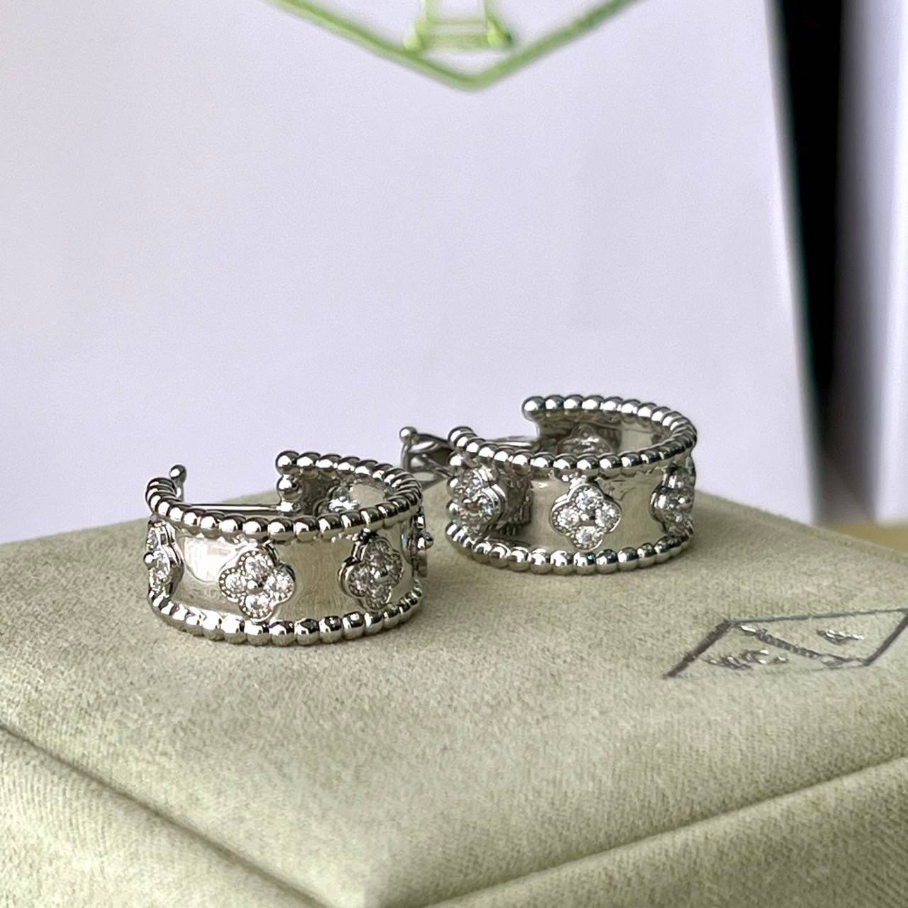 เกรดเทพ ORI | VAN CLEEF & ARPELS HOOP EARRINGS ต่างหูเงินแท้ แวนคลีฟ แอนด์ อาร์เปลส์ สวยเก๋ คุณภาพงานประกวด เอาใจสาวๆไปเลย