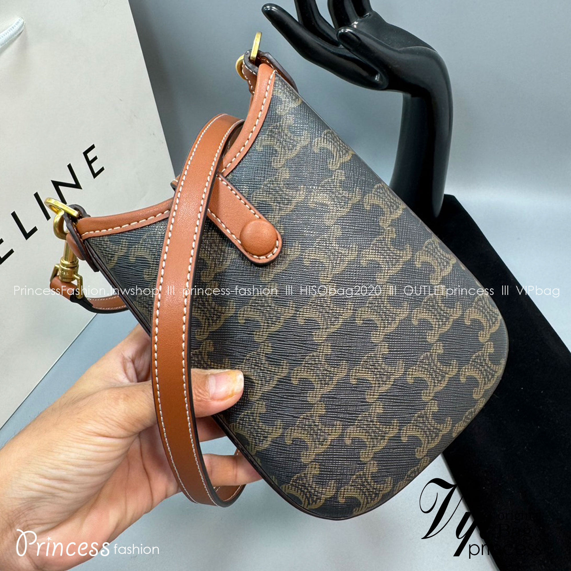 CELINE PHONE POUCH IN TRIOMPHE CANVAS กระเป๋าใส่โทรศัพท์ เกรดออริ สลับแท้ 1:1 ใช้ต่างประเทศได้