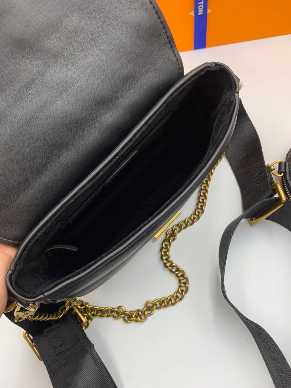 VIP GIFT 】LOUIS VUITTON NEW WAVE MULTI-POCHETTE (4colors)