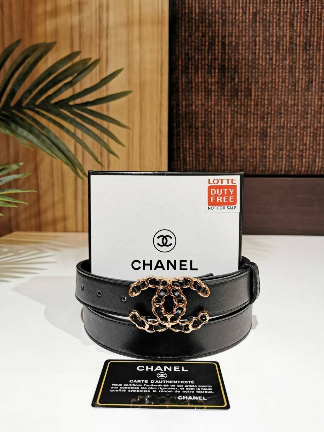 Chanel Vintage Logo Leather Belt VIP Gift With Purchase (GWP) พรีเมี่ยมกิ๊ฟ Limited จาก CHANEL PARFUME DUTYFREE วัสดุ Calfskin หนังแท้เรียบสวย หัวเข็มขัดโลโก้แบรนด์ 3D Vintage สายปรับระดับได้ มาในดีไซน์คลาสสิคเรียบหรูเข้ากับทุกลุ๊คแบบไม่มีเอ้าท์ พร้อม Ori