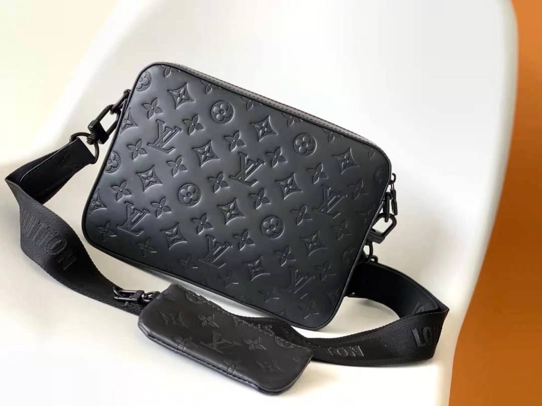 LV Duo messenger Black Monogram Shadow เกรดใช้งานสลับใบจริงได้ เทพออริจินอล เนื้องานสวยงาม หนังแท้ ใช้ได้ทั้งชายหญิง ภาพสินค้าถ่ายจากงานขายจริงใช้งานต่างประเทศได้