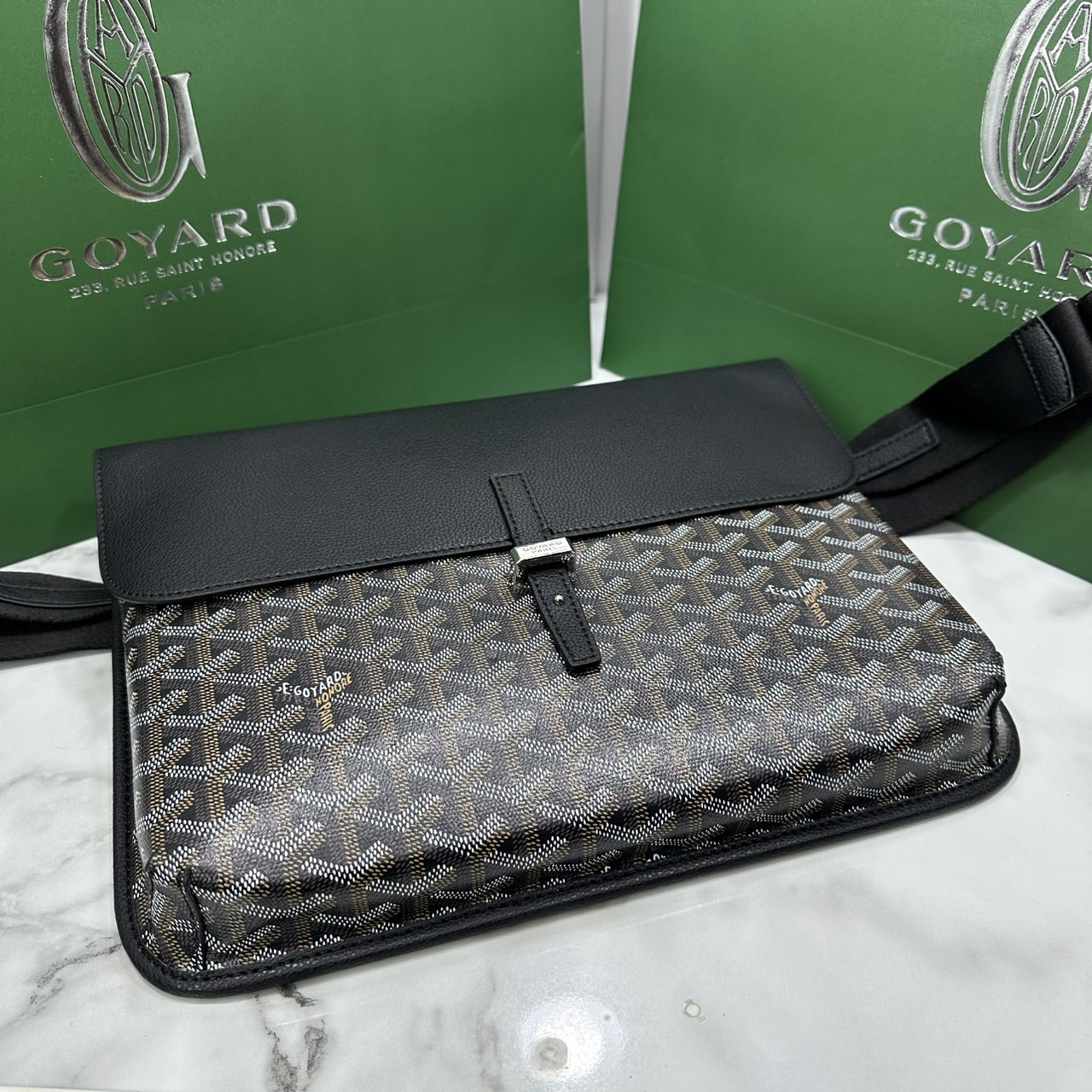 ORI หนังแท้ | Goyard Coursier Messenger bag กระเป๋าแมสเซ็นเจอร์ดีไซน์ใหม่ กะทัดรัดใช้งานได้อย่างคล่องตัว เหมาะมากสำหรับสายสปอร์ต ที่สุดของความหรูตอบโจทย์การใช้งาน ใบจริงสวยงามตามรูปค่ะ