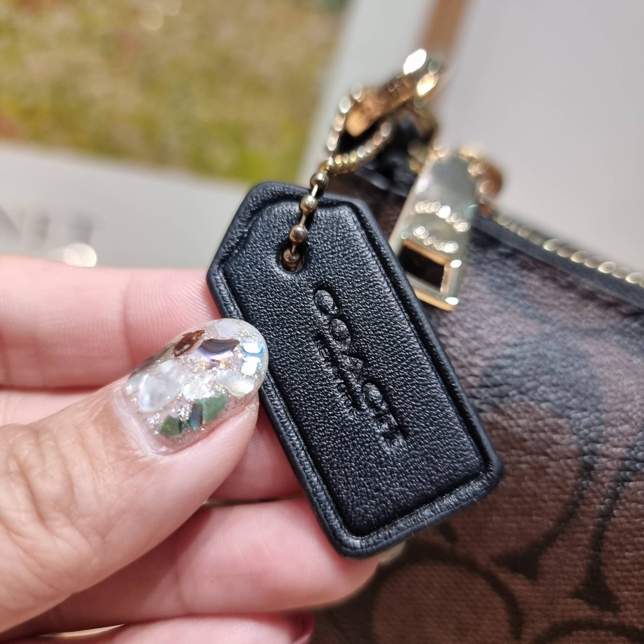 COACH TOP HANDLE POUCH F58321 พร้อมส่ง 9 สี กระเป๋าทรงพอช ยอดฮิต ยกขึ้นแท่น ด้วยดีไซน์ที่ออกมาให้ใช้งานได้ง่าย ขนาดกำลังเหมาะ