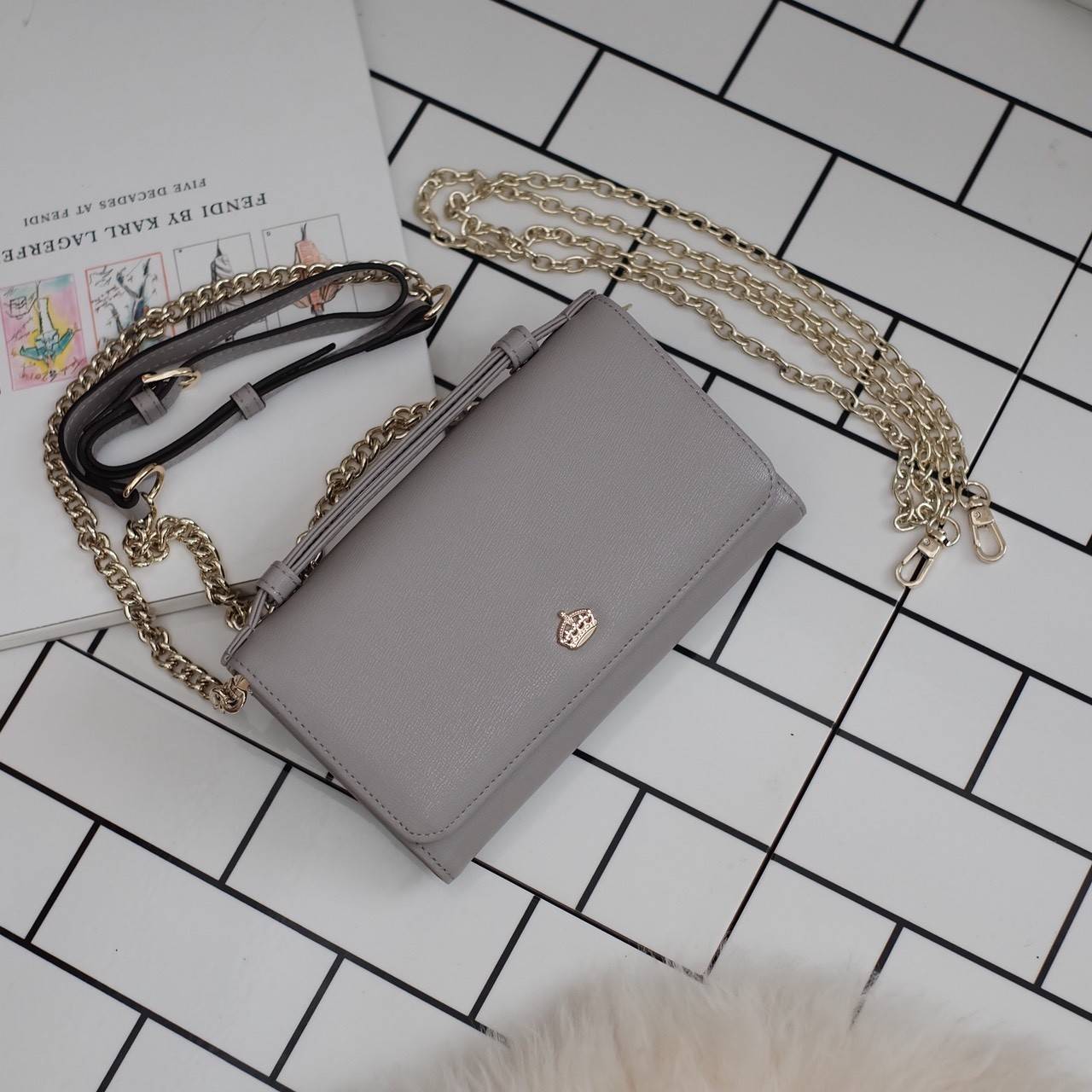 รุ่นขายดี **หนังวัวแท้สวยมาก KEEP • Ari • กระเป๋า สตางค์ยาว ปรับเป็นคลัช หรือถือ สะพาย ก้อได้หมด ขนาด กะลังดี ทรงสวย แค่ใบเดียวจบ! หนังคุณภาพเยี่ยม ภายใน จุของคุ้ม ใส่บัตร ใส่มือถือได้ทุกรุ่น ใบนี้ จะแต่งกับ Look ไหนก้อเข้ากันได้ดีแน่นอนค๊า Don't mis