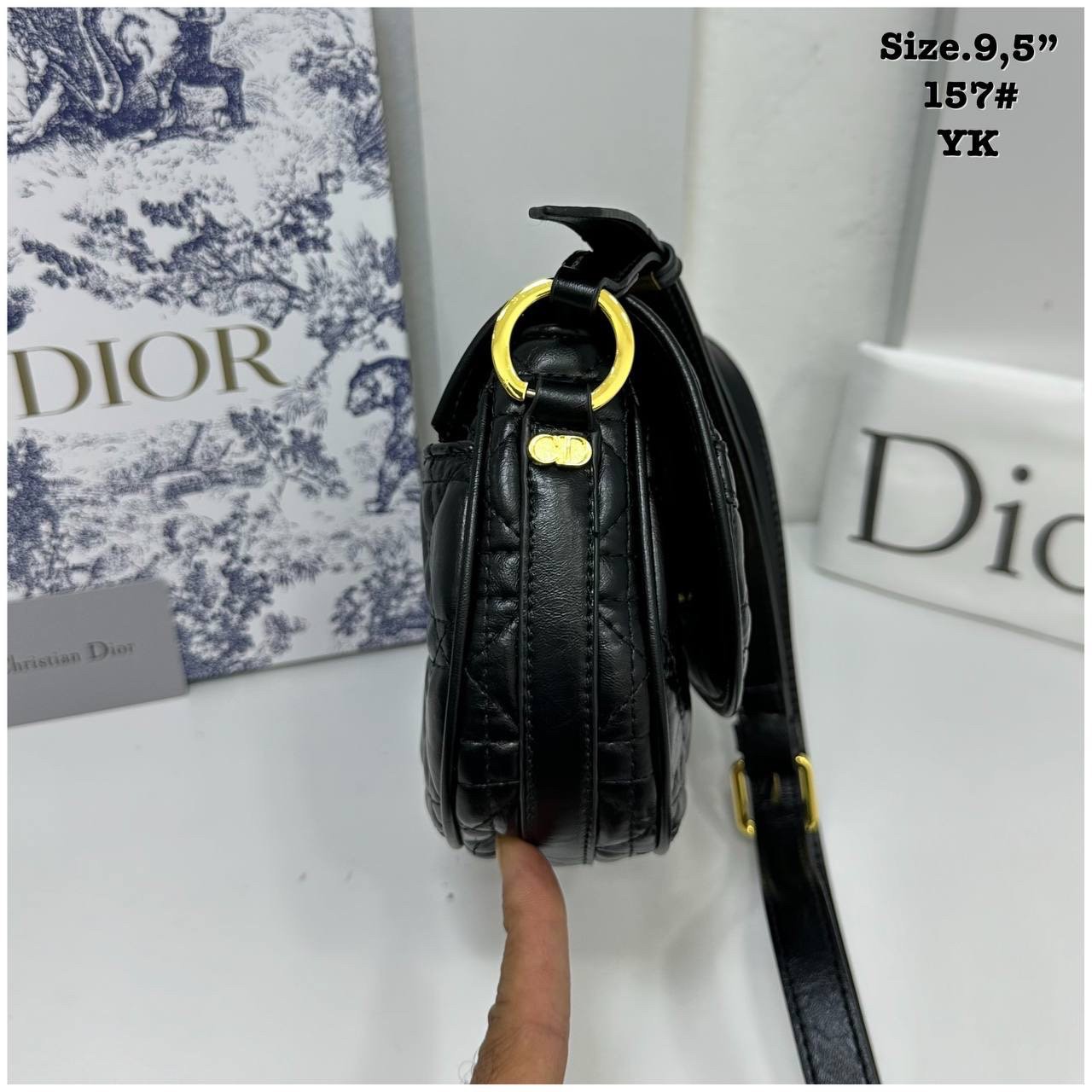 DIOR Small CD Besace Bag / Leather / Oblique Jacquard กระเป๋าสะพายดีไซส์ย้อนยุค โดดเด่นด้วยรูปลักษณ์ร่วมสมัย สง่างามเหนือกาลเวลา เกรดไฮเอน 1:1