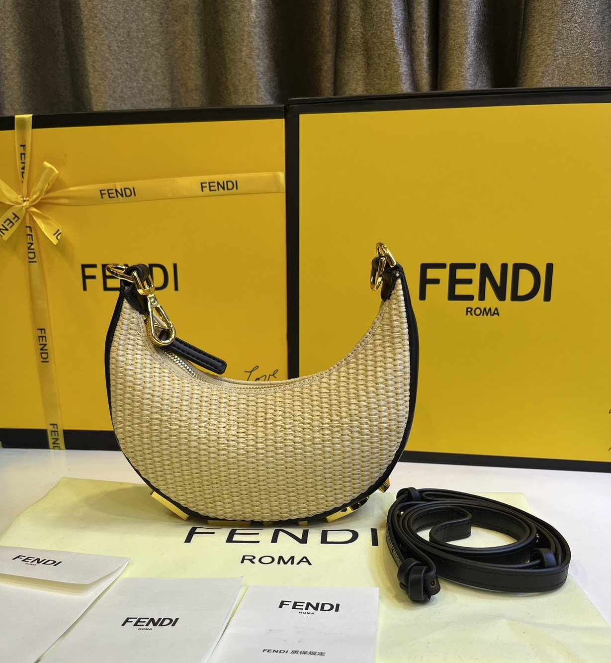 FENDI Nano Fendigraphy Natural raffia charm / Fendi hobo bag 20cm พร้อมส่ง กระเป๋าสะพายไหล่เฟนดิ Natural straw รุ่นใหม่ สวยหรู **สินค้าเกรดออริจินอล 1:1 สลับแท้