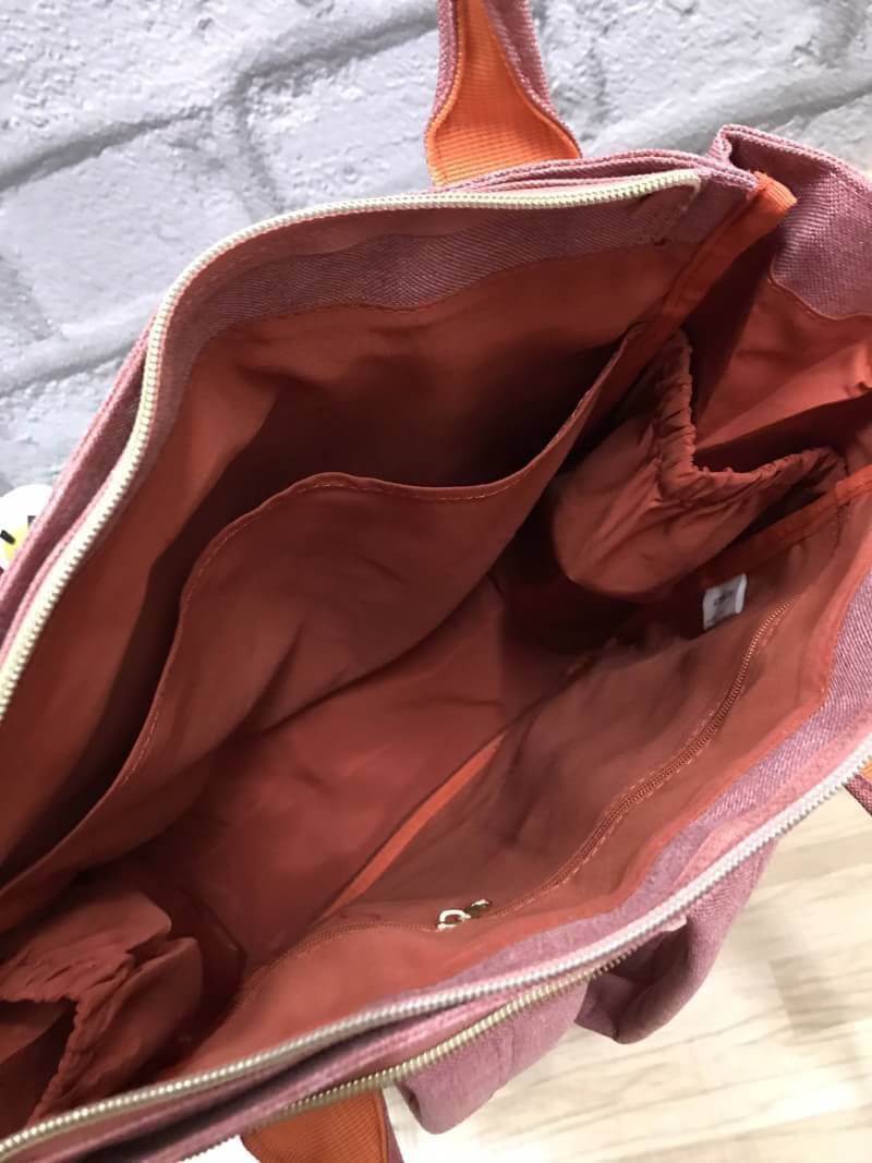 ของแท้ Anello polyester canvas 10 pocket Rucksack คอลเลคชั่นใหม่ล่าสุด!! เป้รุ่นใหม่ชนช้อป ดีไซน์เก๋ เป็นได้ทั้งสไตล์toteโดยการเก็บสายสะพายเป้เข้าช่องซิปที่ด้านหลัง และเป็นสไตล์เป้rucksackได้ มีช่องเล็กช่องน้อยรอบตัวกระเป๋า เปิดปิดด้วยซิปเดียวด้านบน ตัวกร