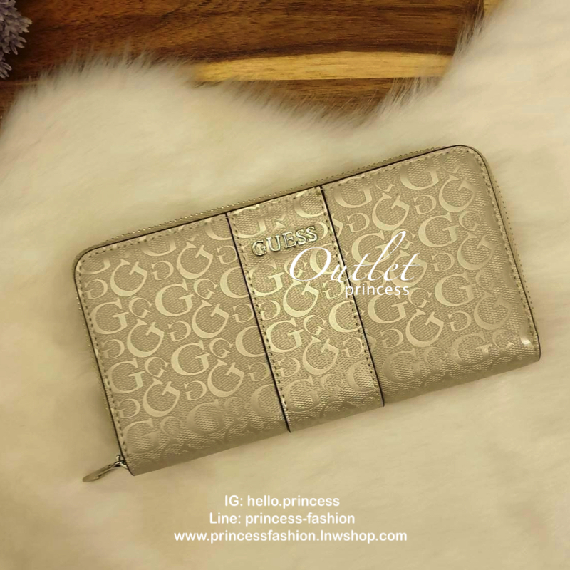 GUESS FACTORY WOMEN'S ZIP AROUND LONG WALLET กระเป๋าสตางค์หนังทรงซิปรอบลาย G ด้านหน้าติดโลโก้แบรนด์ด้วยโลหะสวยหรู ภายในมีช่องใส่ธนบัตร ช่องใส่บัตรหลายช่อง มีช่องซิปใส่เหรียญ สามารถใส่ไอโฟนพลัสได้ มีให้เลือกถึง 5 สี สวยคุ้ม น่าใช้มากๆค่า