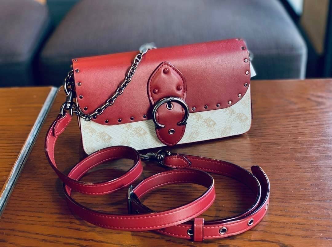 Coach Beat Crossbody Clutch In Signature Canvas With Horse And Carriage Print((6910//4760)) 🌈ได้ไปไม่ผิดหวังแน่นอนค่ะ! กระเป๋าหิ้วได้//คลัทออกงานได้//สะพายครอสบอดี้ร์ได้ สุดคุ้ม! หนังแท้อย่างดี smooth leather ค่ะ