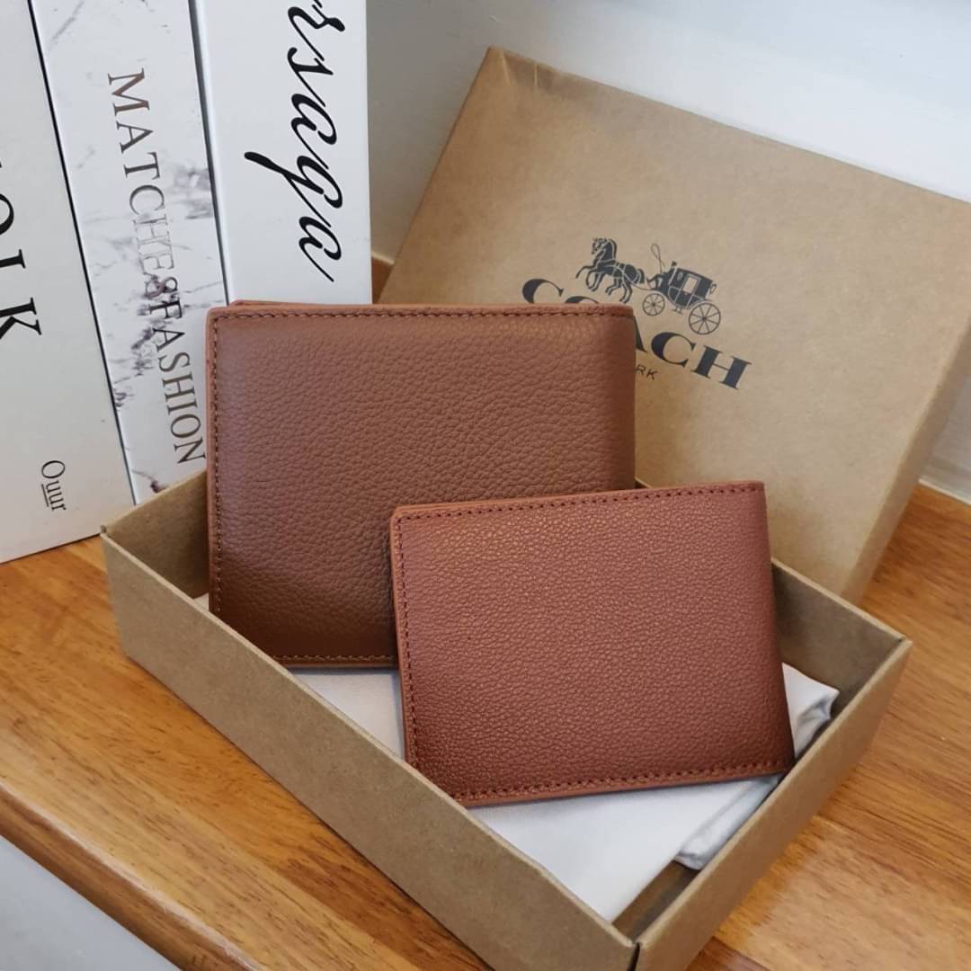 OUTLET 】พร้อมส่งเซ็ตสุดคุ้ม! มาครบ3สีขายดี เซ็ตกระเป๋าสตางค์+กระเป๋าที่ใส่บัตร แบรนด์ดังอย่าง COACH (FACTORY OUTLET) ที่มาพร้อม GIFT BOX สุดหรูอุปกรณ์ครบ! หนังลายและสีเดียวกันทั้งสองใบ ด้านในใส่บัตรได้หลายใบ พร้อมช่องใส่ธนบัตรอีกสองช่อง + ที่ใส่บัตรเพิ่ม(