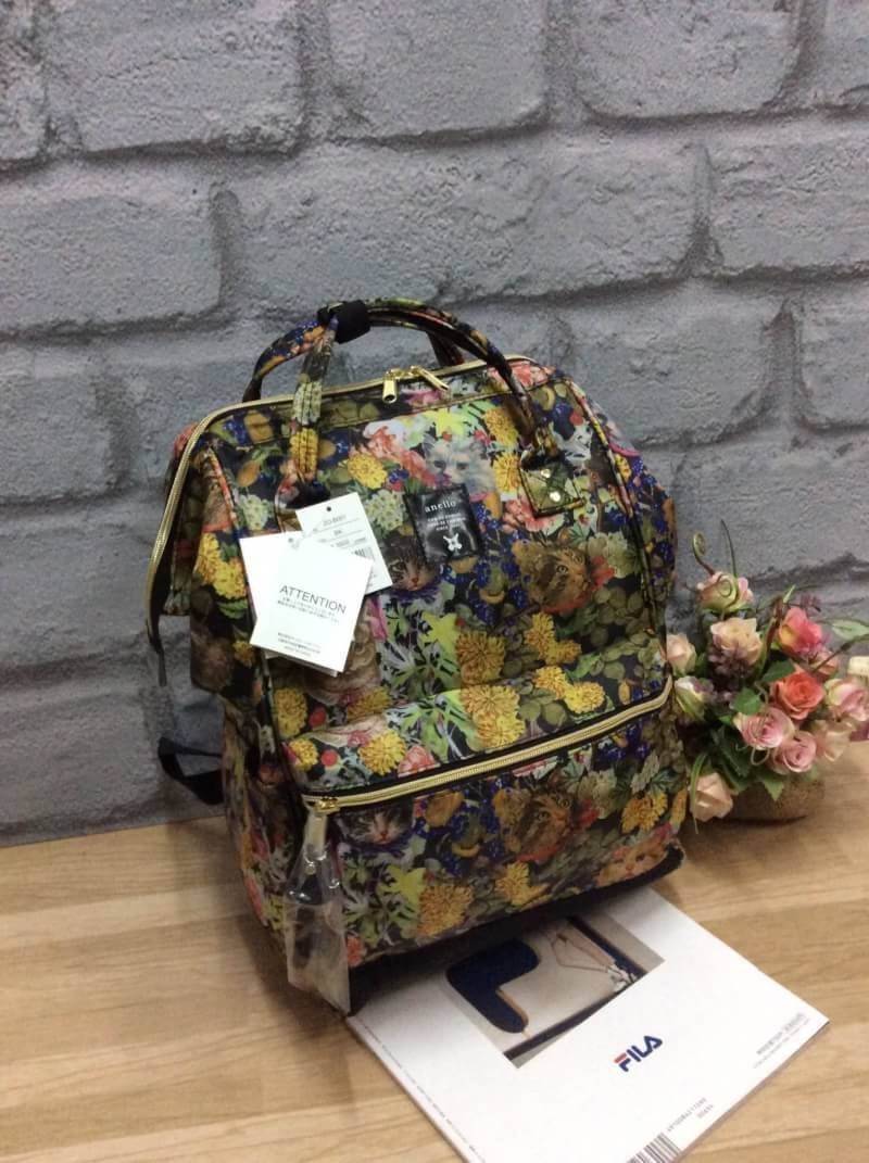 New arrival!!รุ่นใหม่ล่าสุด เป็นการร่วมกันของ Anello x Legato Largo ; Botanical & Cat nylon Cap fasteners Backpack รุ่นคลาสสิค กระเป๋าเป้สะพาย น้ำหนักเบา วัสดุไนล่อนผสมหนัง ภายในกว้าง น้ำหนักเบา ด้านหน้ามีช่องซิป พลาดไม่ได้กับสัญลักษณ์โครงกระเป๋าเพื่อการใ