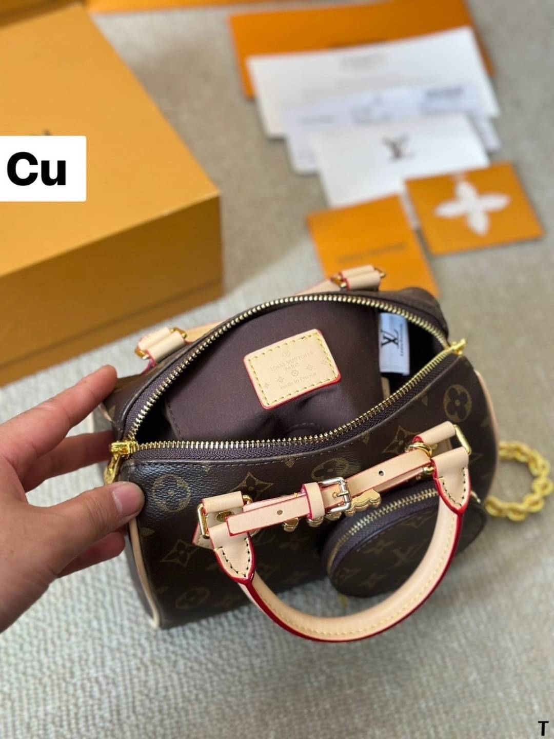 LV Speedy Bandoulière 20 Monogram Canvas กระเป๋าสะพายทรงหมอนไซส์เล็กน่ารัก Rare item รุ่นใหม่พร้อมกลัดรูปหัวใจ,ดอกไม้,แพนด้าสุดน่ารัก