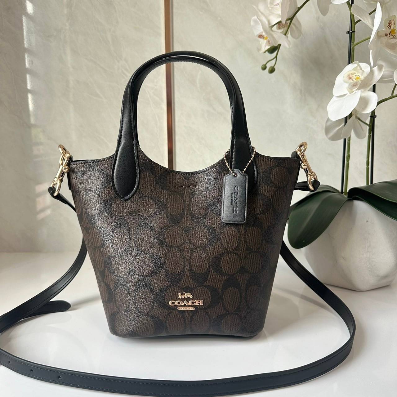 พร้อมส่ง 5 สี COACH HANNA BUCKET BAG กระเป๋าถือ/สะพายข้างทรงบักเก็ตรุ่นใหม่ดีไซน์เก๋น่ารัก เกรดท็อปออริ เกรดดีสุด สลับแท้ 1:1