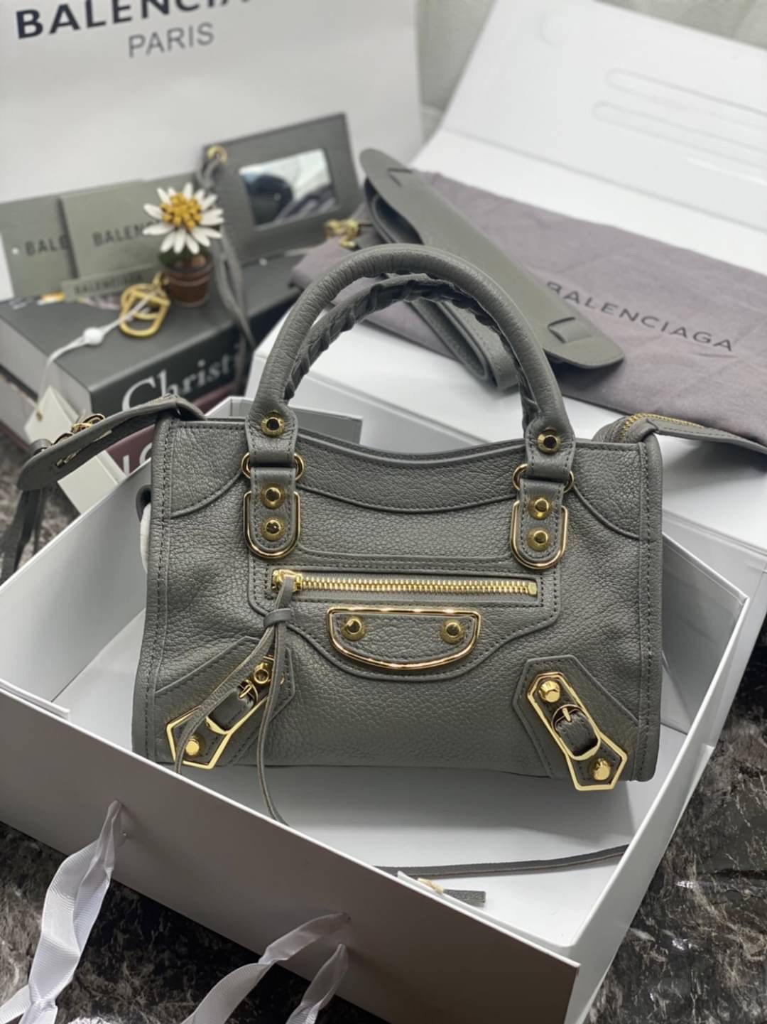 VIP 】หนังแท้ BALENCIAGA Classic City Mini Shoulder Bag พร้อมส่งที่ไทย โทนสีสวยละมุน
