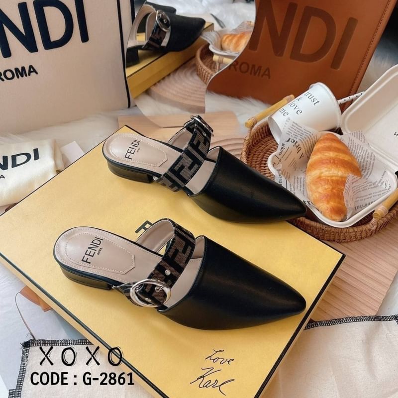 FENDI Mid Heel รองเท้างานสวม งานแบรนด์ หัวแหลม ใส่แล้วขาเรียวยาว แมทส์ชุดง่าน น้ำหนักเบา มีส้นเล็กน้อย กำลังใส่สบาย (ชนช้อป) วัสดุหนัง PU