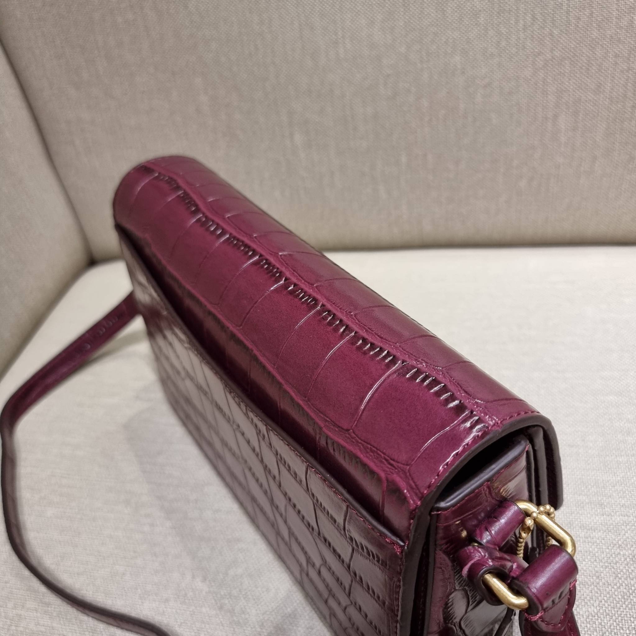 OUTLET 】COACH STUDIO SHOULDER BAG IN SIGNATURE CANVAS (C6639 C6640) สีใหม่รับความเฮง กับคอลเลคชั่นใหม่สุดอีกหนึ่ง!! มาแบบเลิศๆหรูๆมากแม่ กระเป๋าสะพายข้างลุคไฮน์ ที่ดีไซน์ออกมาได้ปัง และดูแพงมากๆ ด้วยดีเทลคลาสสิคผสานความเป็นเอกลักษณ์ เรียบง่ายแต่แฝงความมีด