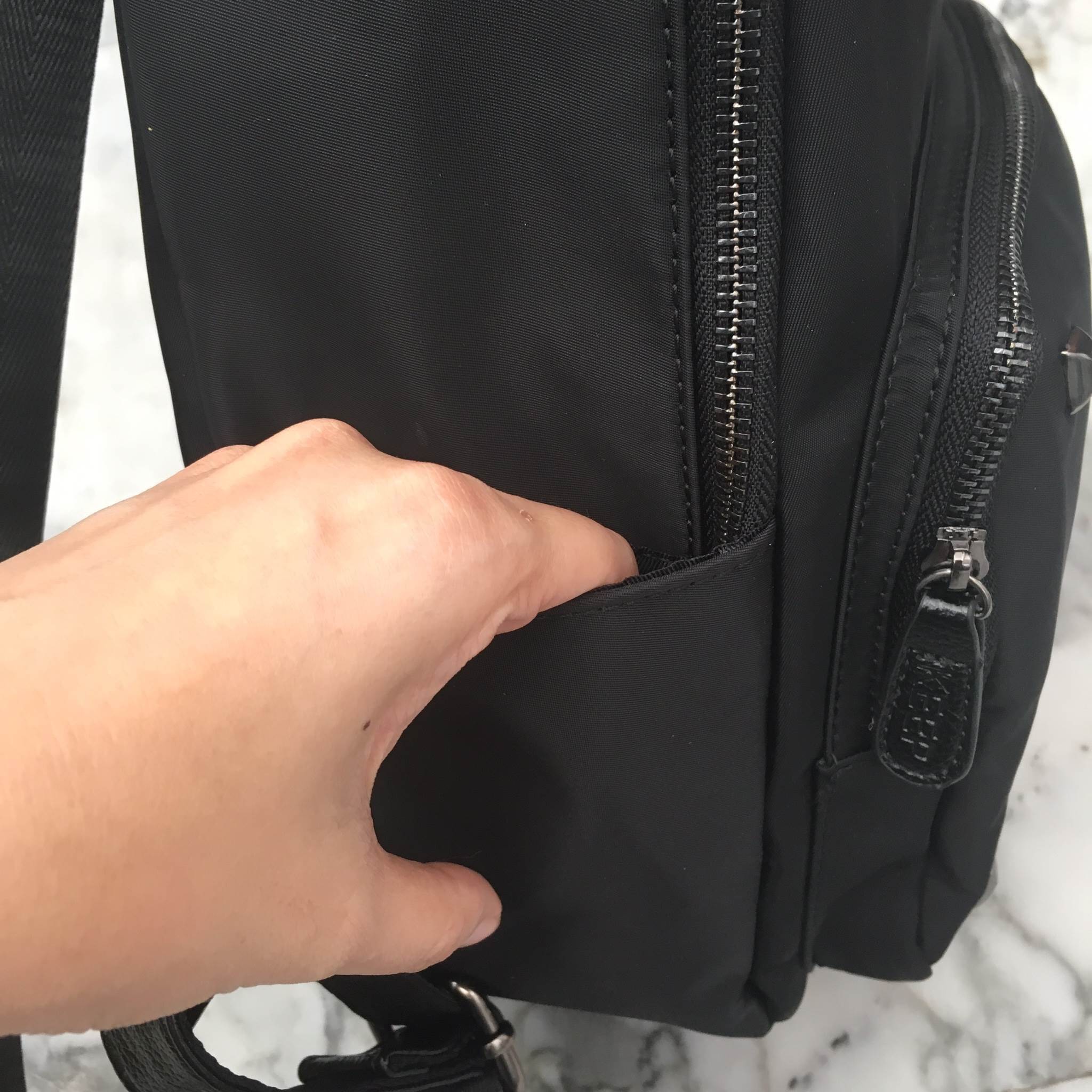 ใหม่ล่าสุด !!! เป้ไนล่อน แบรนด์ KEEP รุ่น Keep classic nylon backpack รุ่นนี้ถือเป็นรุ่นขายดีที่สุดของแบรนด์เลย จุดเด่นที่ กระเป๋า ผ้าไนล่อน น้ำหนักเบา ดีไซด์ ทันสมัย เข้าได้กับทุกชุด สายสะพายเป็นหนังอย่างดี ทนคะ สะพายสบายไหล่คะ ตัวกระเป๋ามีช่องเก็บของจุก