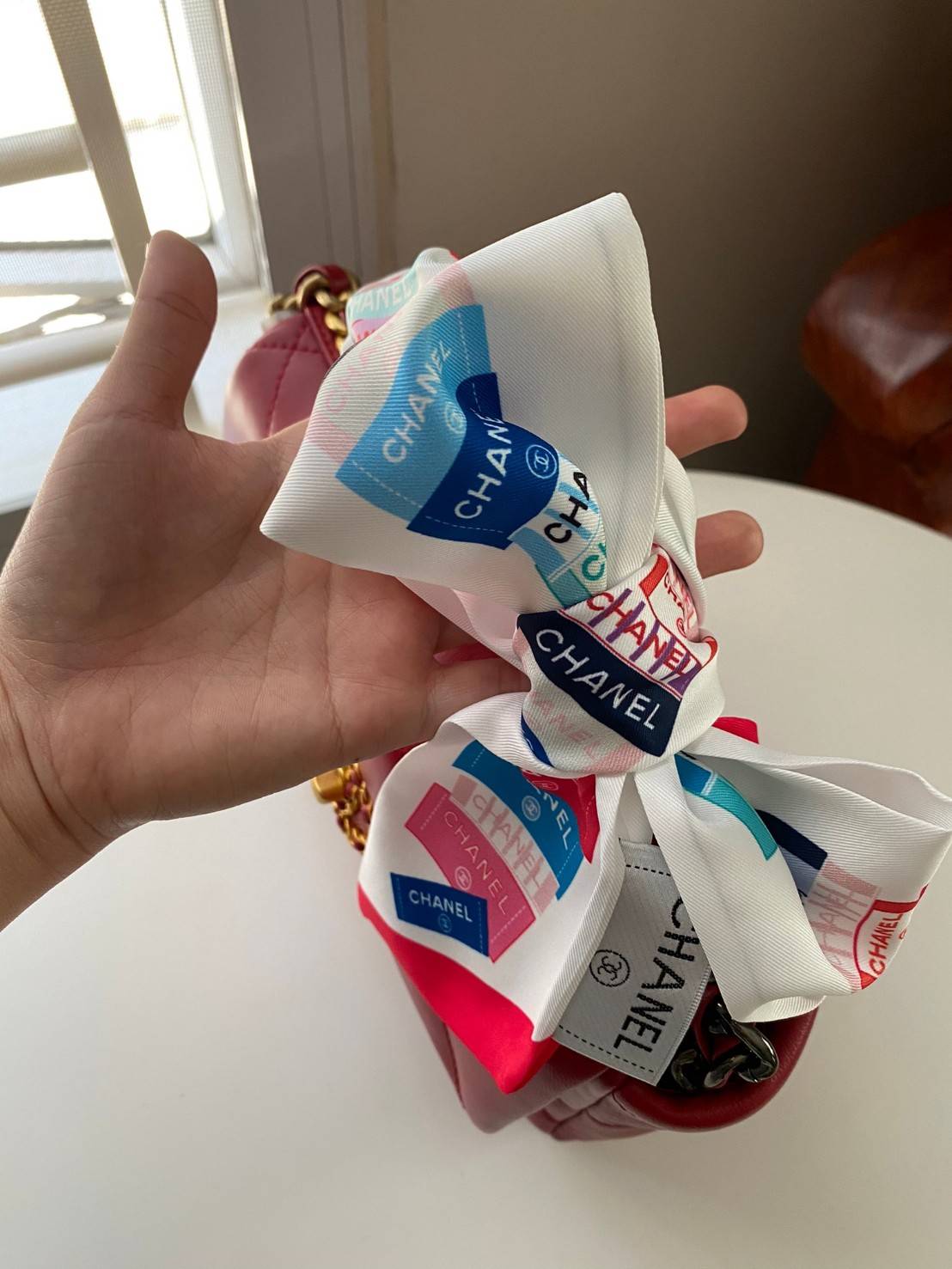 พรีเมี่ยมกิ๊ฟแท้ 100% 】พร้อมส่งที่ไทยที่นี่ที่เดียว CHANEL & LOUIS VUITTON TWILLY SCARF SILK ใช้งานได้อเนกประสงค์ หลากหลายตามไอเดีย