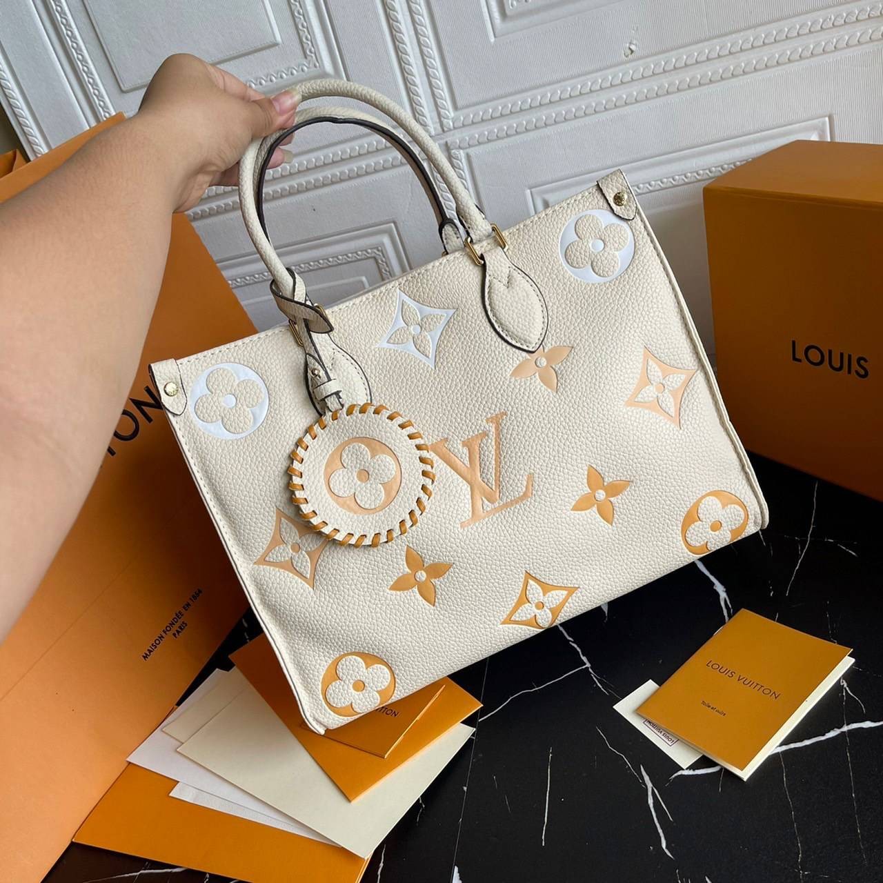 หนังแท้ LOUIS VUITTON Empreinte Monogram Giant By The Pool Onthego พร้อมส่งที่ไทย เกรดใช้งานต่างประเทศได้