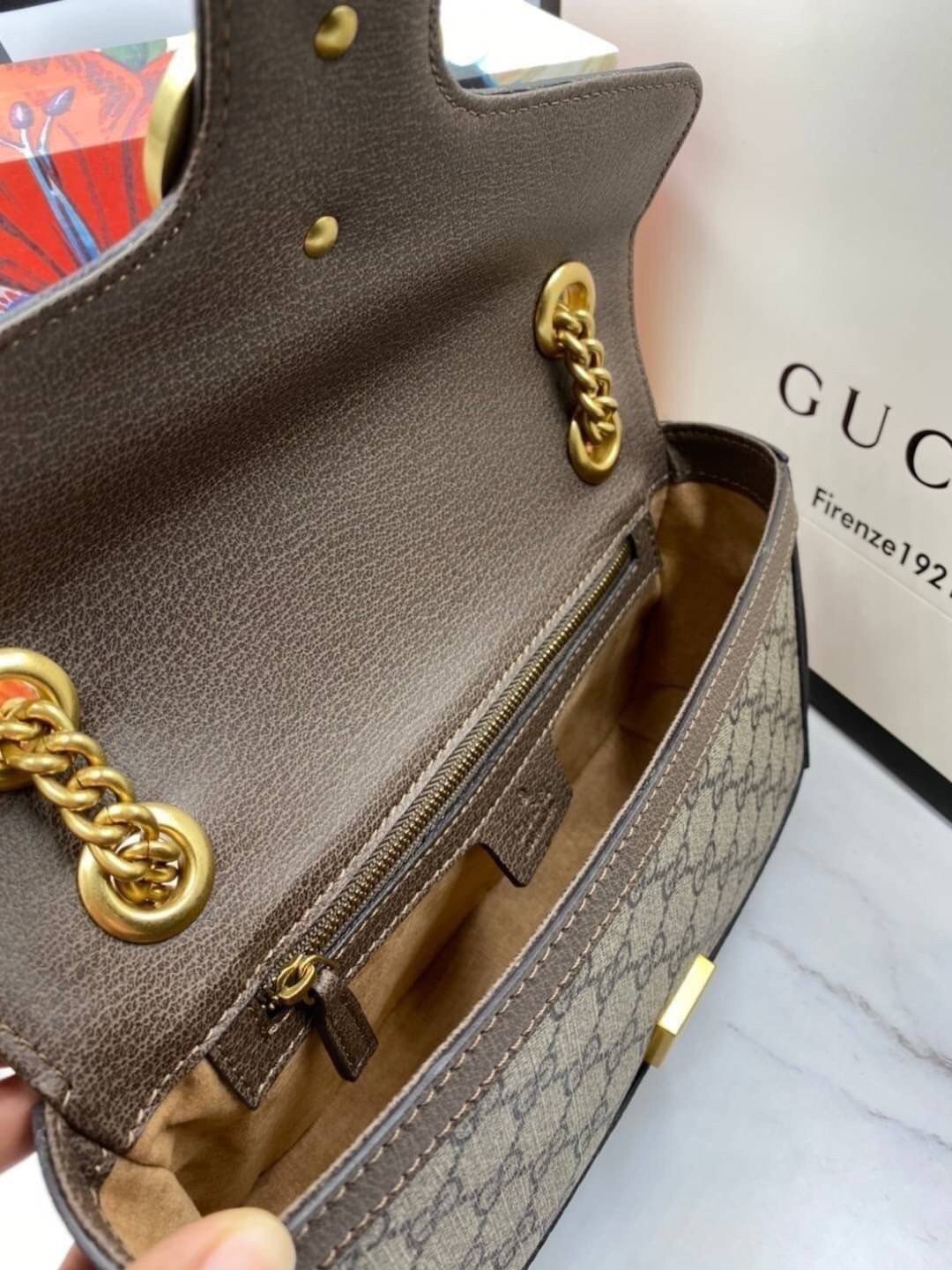 VIP GIFT 】หนังแท้ GUCCI Brown GG Marmont Shoulder Bag พร้อมส่งที่ไทย ได้ไปไม่ผิดหวังแน่นอนค่ะ! งานหนังแท้ชั้นดีที่สุดค่ะ สวยมาก อะไหล่ดูแพงทุกจุด ใบจริงสวยหรูดูแพง แมทกับชุดได้ทุกชุด สาวๆที่ได้ไปไม่ผิดหวังแน่นอน สินค้าคุณภาพ พร้อมส่งห้ามพลาดเลยนะคะ!