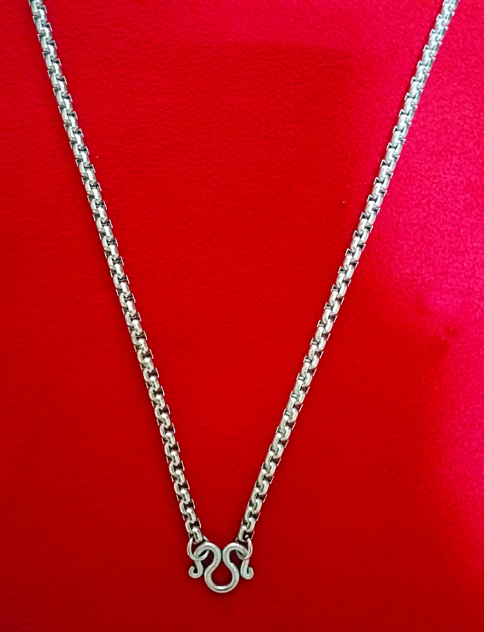 สินค้าหมดค่ะ สร้อยคอสแตนเลสลายผ่าหวายแบบยาว ความยาวทั้งเส้น 25 นิ้ว(ใส่พระ1องค์)ค่ะ