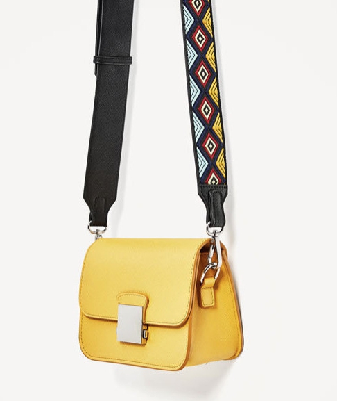 Don't Miss! Best Seller! ZARA CROSSBODY WITH 2STRAPS กระเป๋าถือหรือสะพายทรงคลัชรุ่นยอดนิยมวัสดุหนัง Saffiano อยู่ทรงสวยหรูสไตล์ PRADA แข็งแรงทนทาน ดีไซน์เก๋ไม่ซ้ำใคร เปิดปิดด้วยตัวล๊อคเอกลักษณ์ของ ZARA ภายในมีโลโก้ สามารถใส่มือถือ iphone7+ ได้ โดดเด่