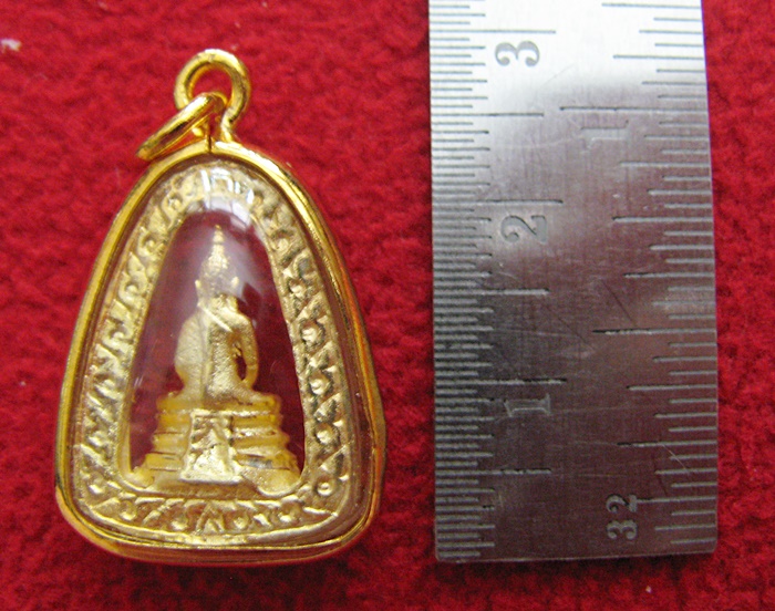 สินค้าหมดค่ะ จี้หลวงพ่อโสธรเนื้อทองพ่นทรายทรงหยดน้ำพิมพ์กลางล้อมเพชรเลี่ยมทองไมครอนพร้อมใบคาถาแบบ2ค่ะ